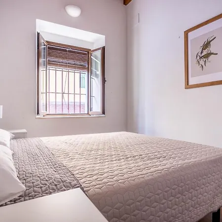 Beautiful Ground Floor Duplex In The Heart Of Siviglia Esterno foto